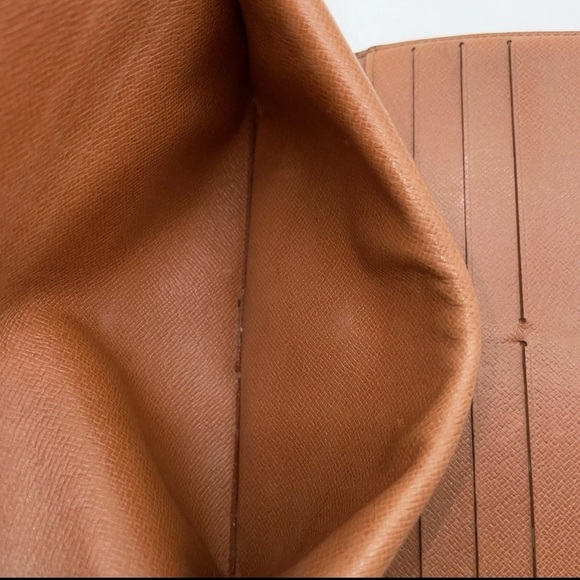 Auth Louis Vuitton Monogram
Portefeuille International MI0921 - Picture 12 of 12